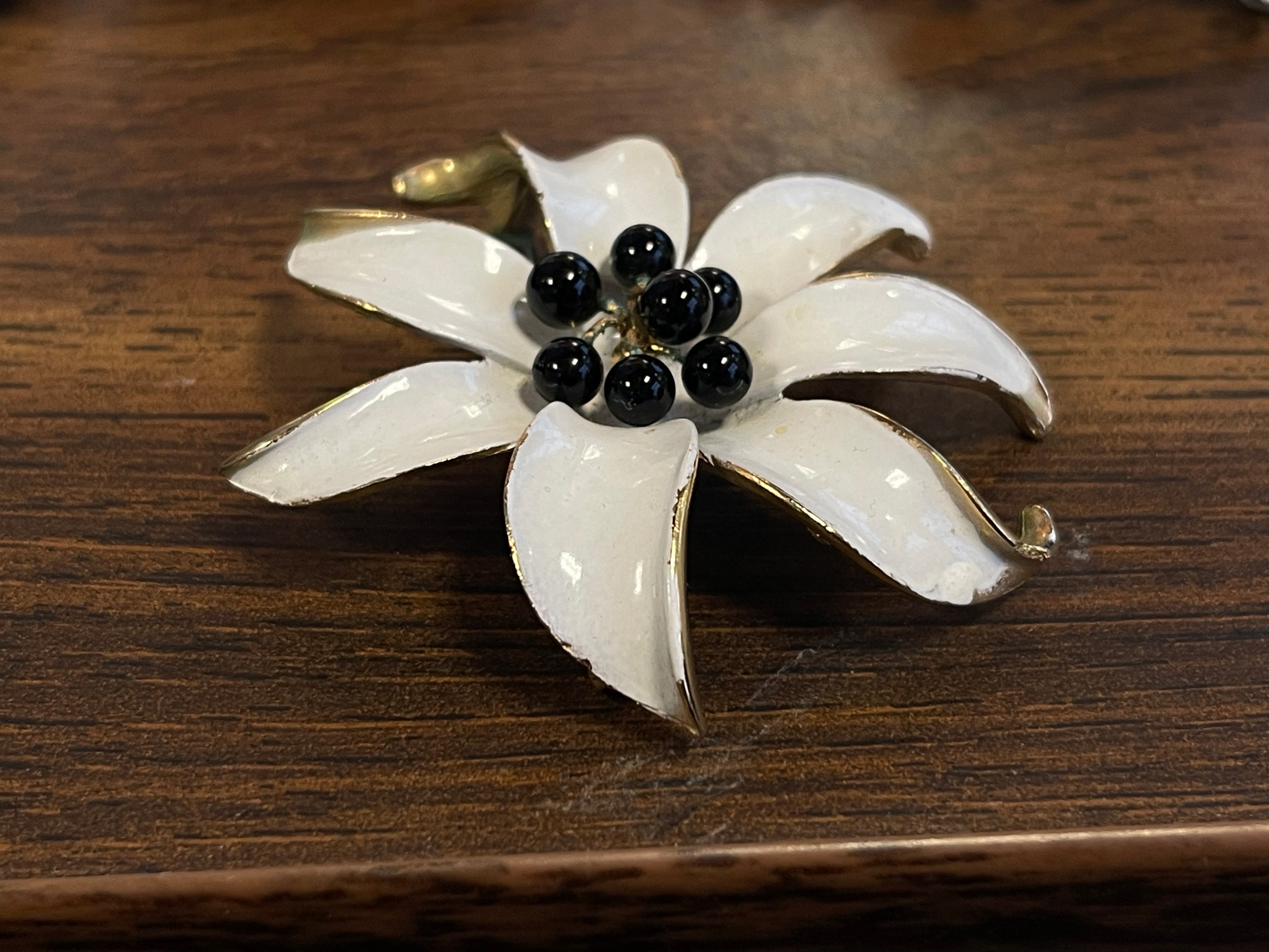 Vintage Golden Lily Brooch