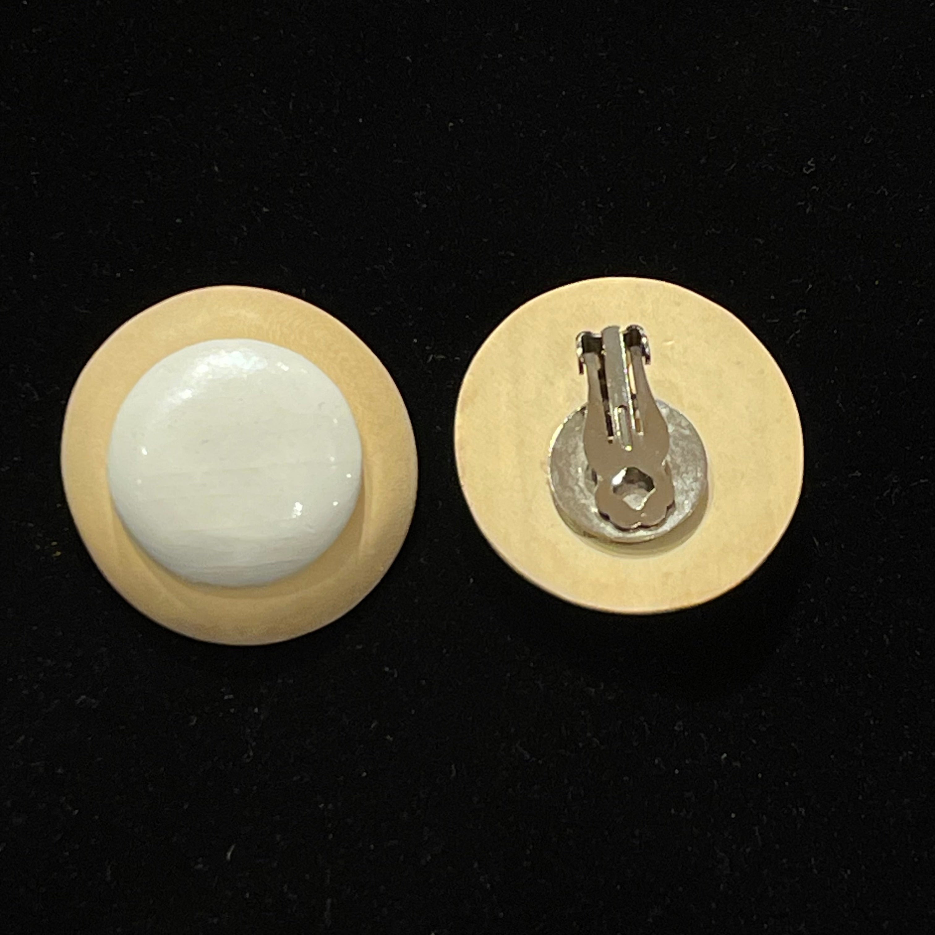 Vintage Oversized Tan and White Circular Clip-On Earrings