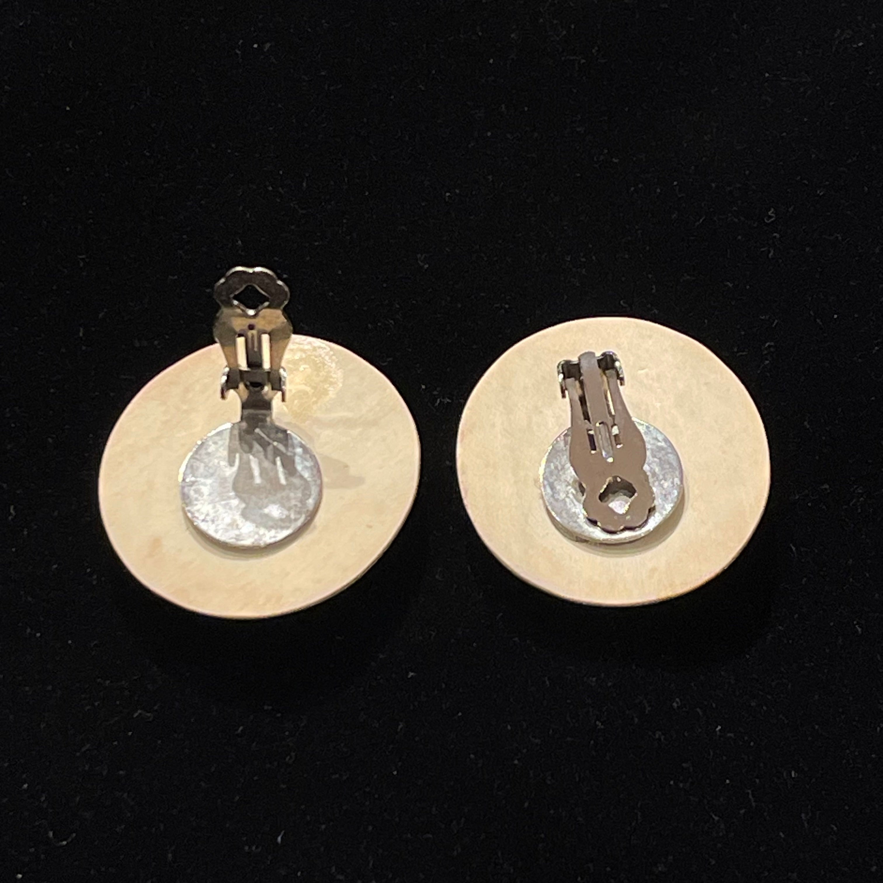 Vintage Oversized Tan and White Circular Clip-On Earrings