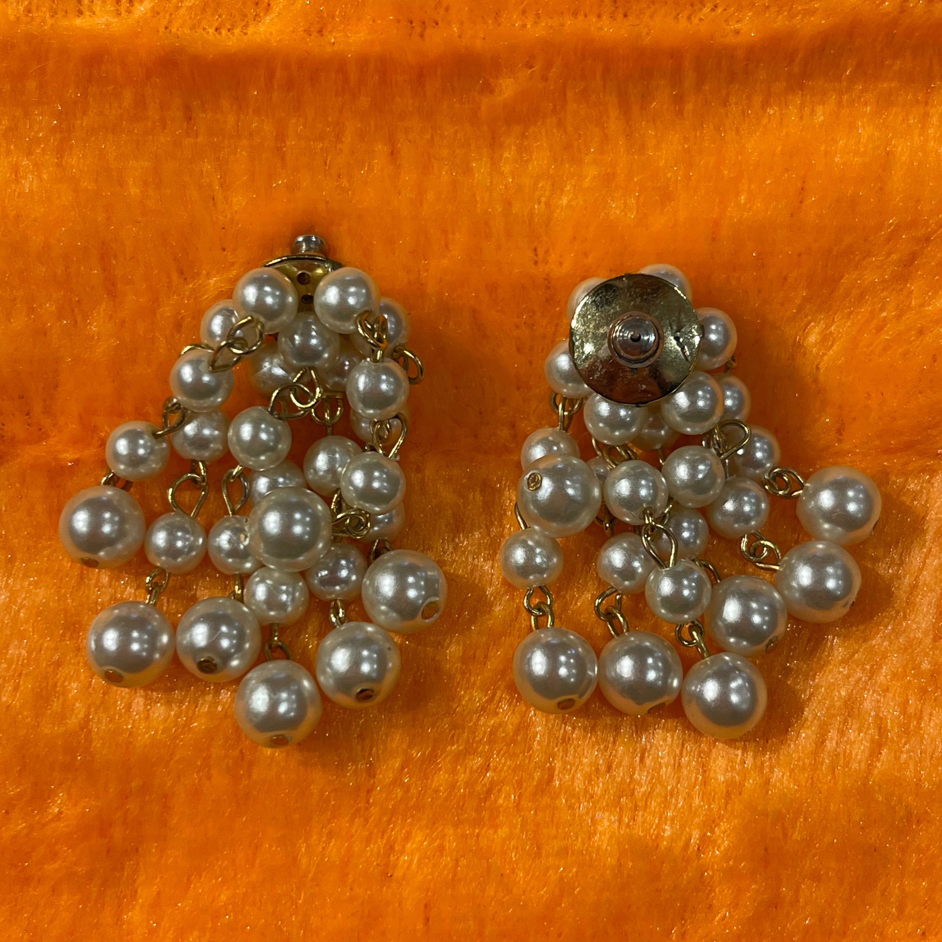 Vintage Elegant Necklace, Pearl Earrings & Button Cover Set