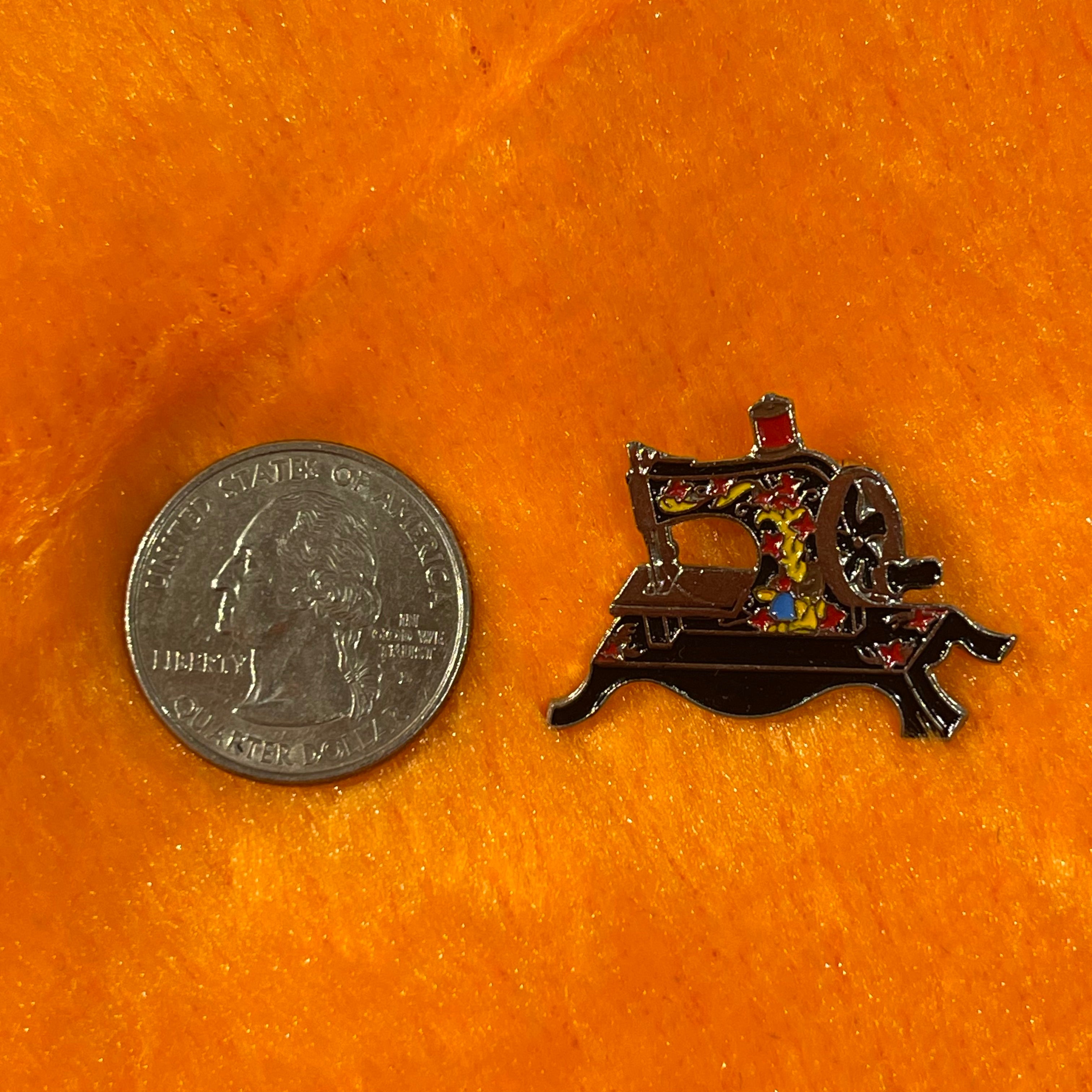 Mini Vintage Sewing Machine Brooch & Button Cover Set