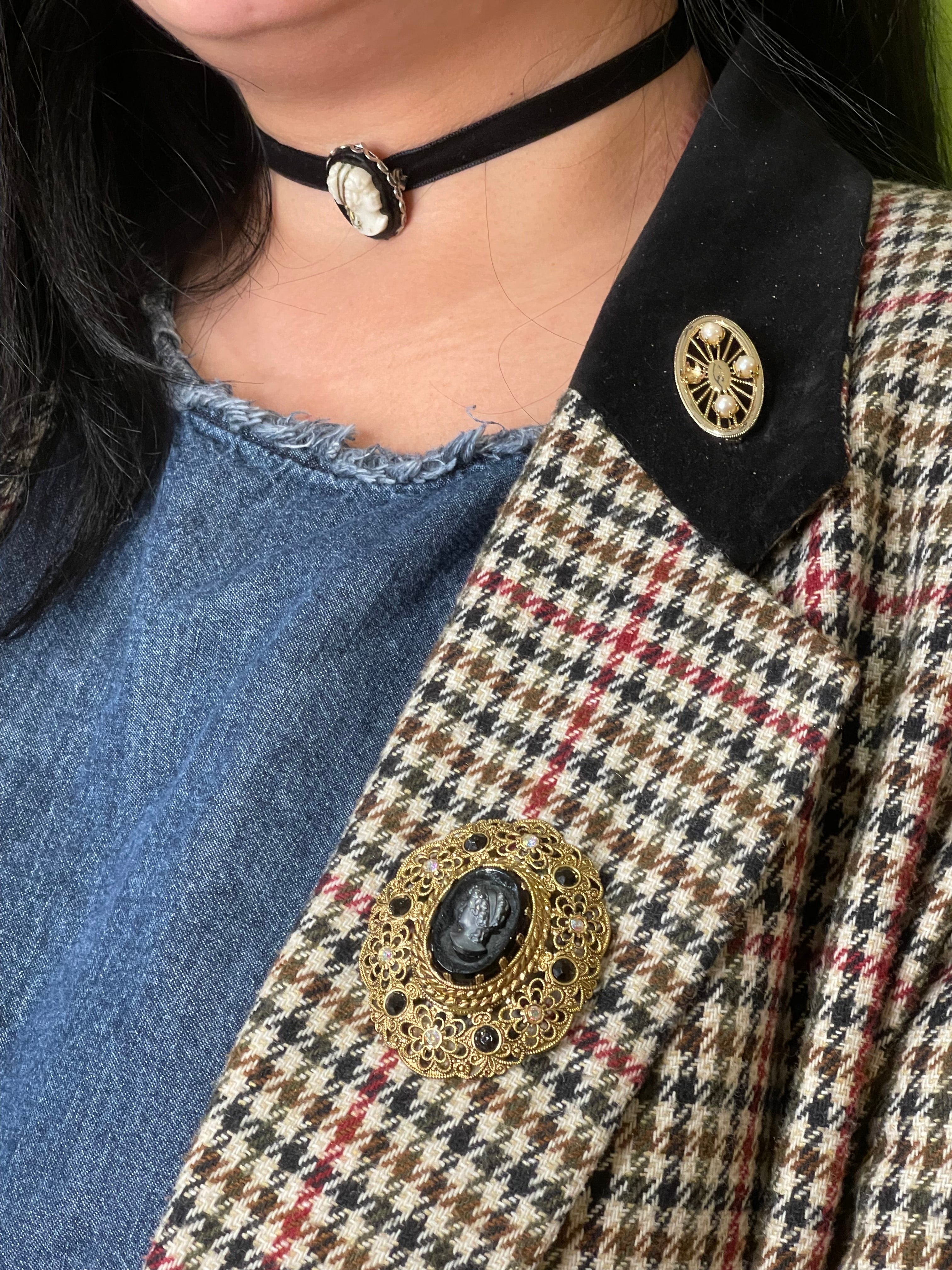 Mini Black & White Vintage Oval Cameo Brooch