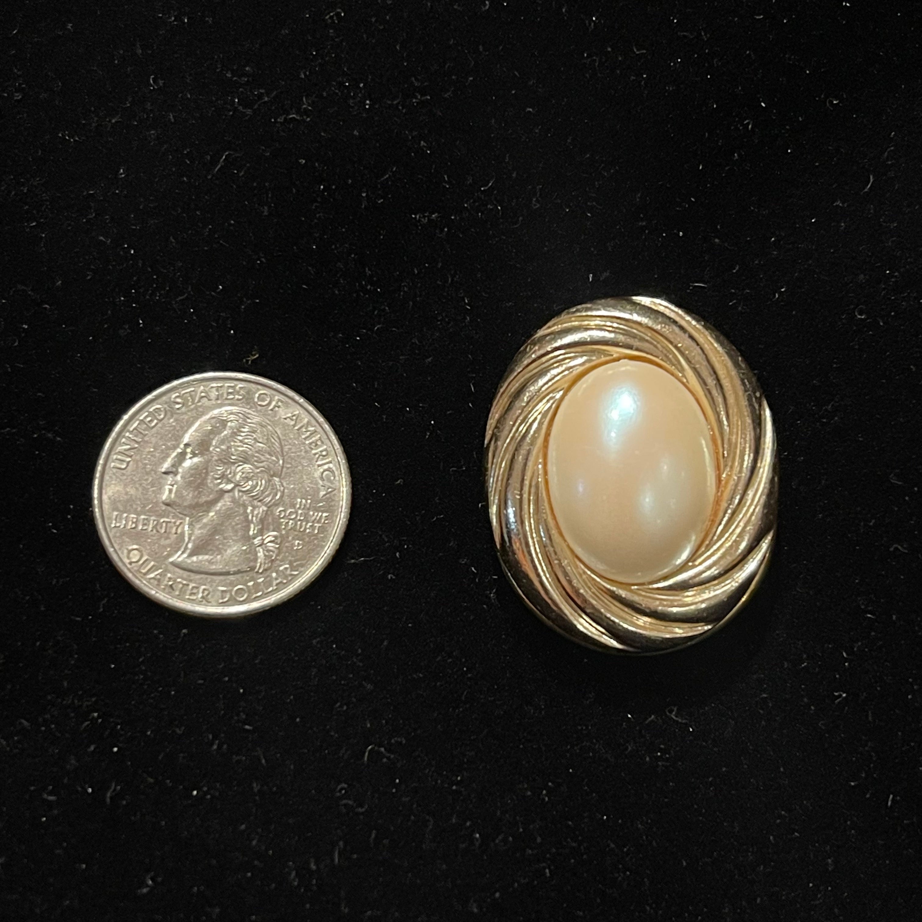 Vintage Oval Gold & Pearl Scarf Clip