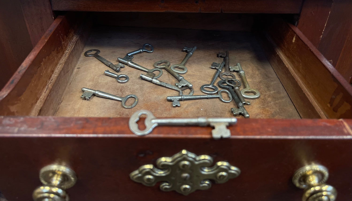 Vintage Small Barrel Skeleton Key Necklace Pendant