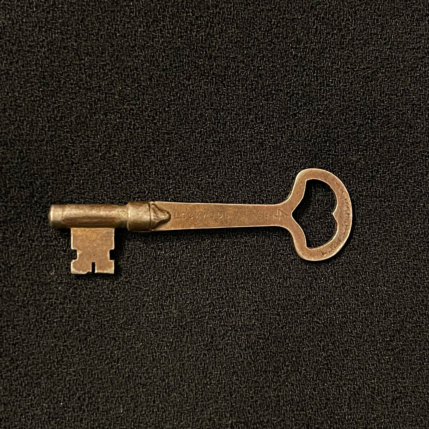 Vintage Large Lockwood Mfg Co 4 Barrel-Shaped Skeleton Key Necklace Pendant