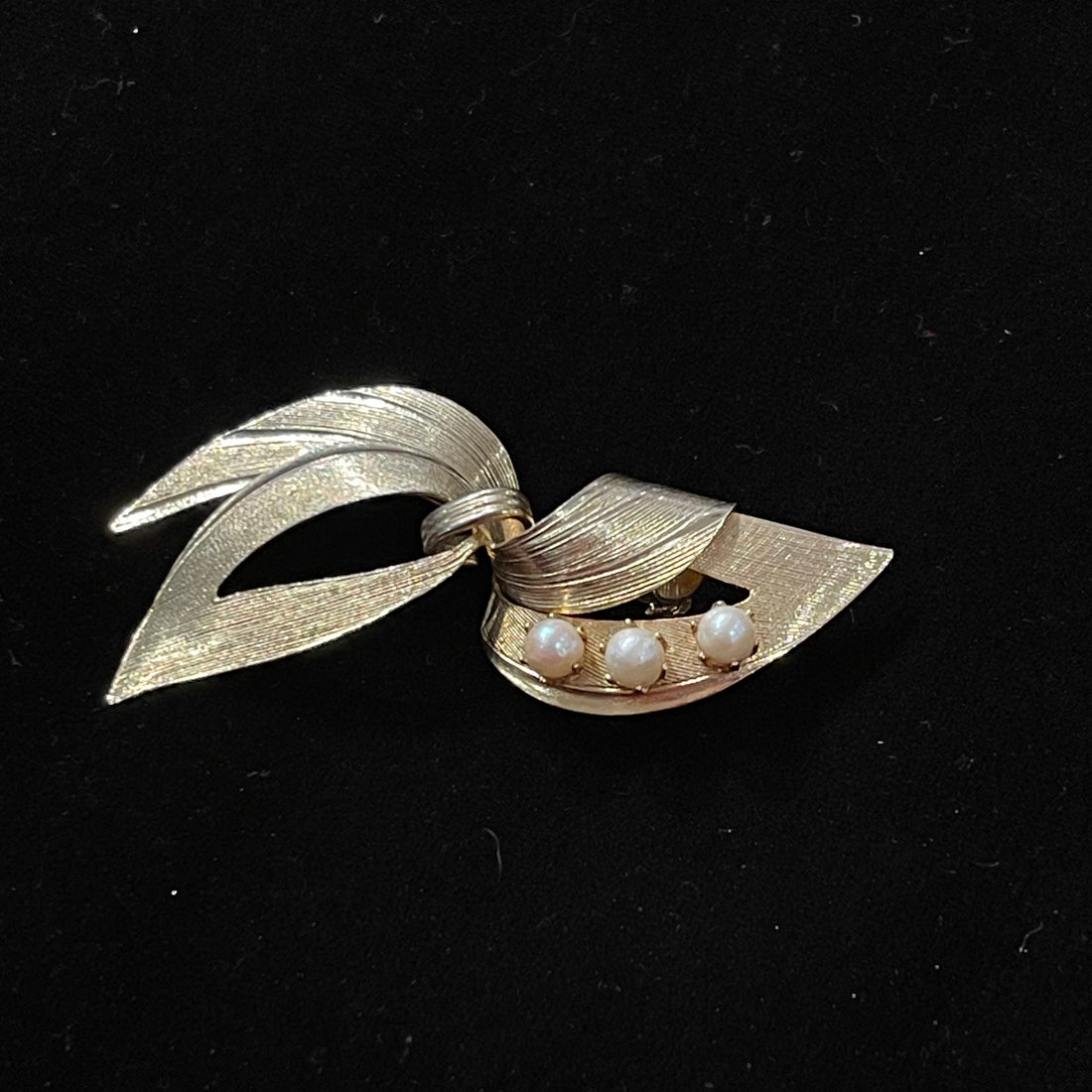 Vintage Gold Abstract Brooch with Pearls