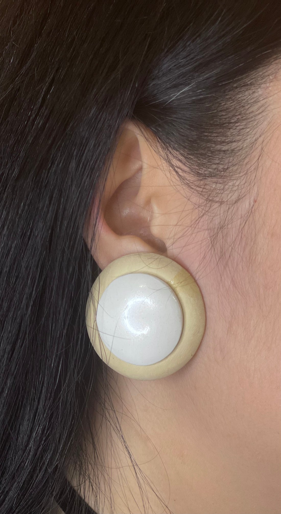Vintage Oversized Tan and White Circular Clip-On Earrings