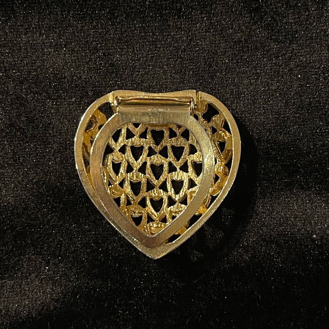 Vintage Textured Gold Heart Scarf Guard