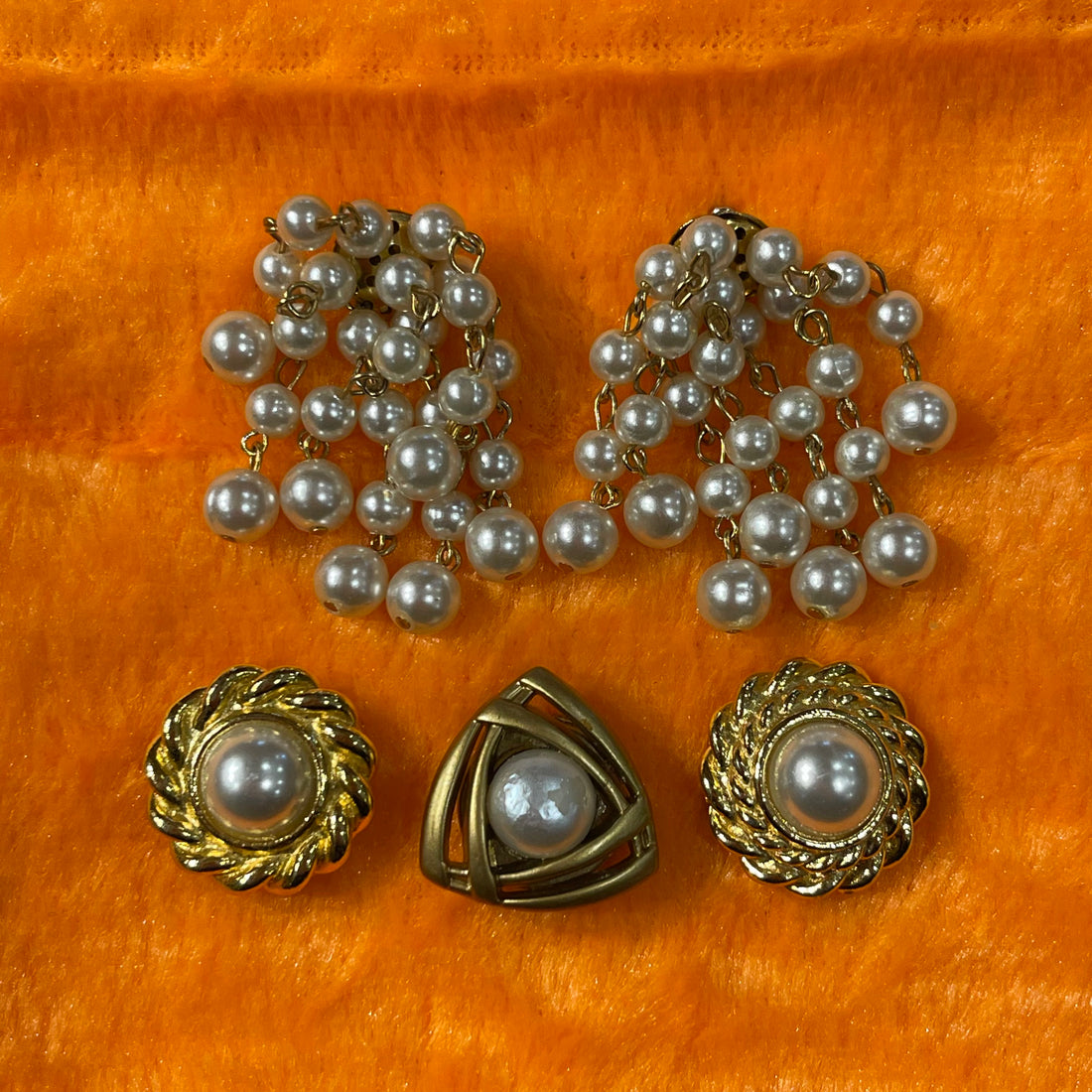 Vintage Elegant Necklace, Pearl Earrings &amp; Button Cover Set