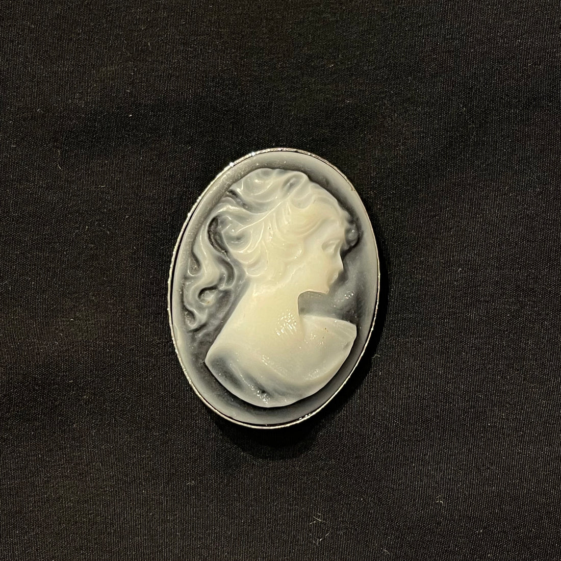 Oval Grey &amp; White Mini Vintage Cameo Brooch